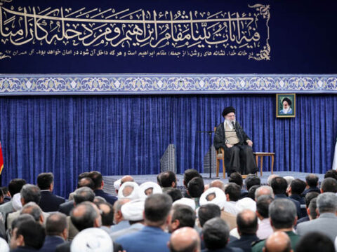 رهبر انقلاب: هیچ منفعتی برای امت اسلامی بالاتر از اتحاد نیست 2 87121 450