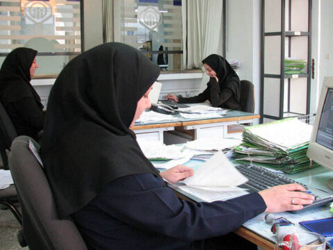 تعدیل و اخراج کارمندان دولت در راه است؟ 2 زن