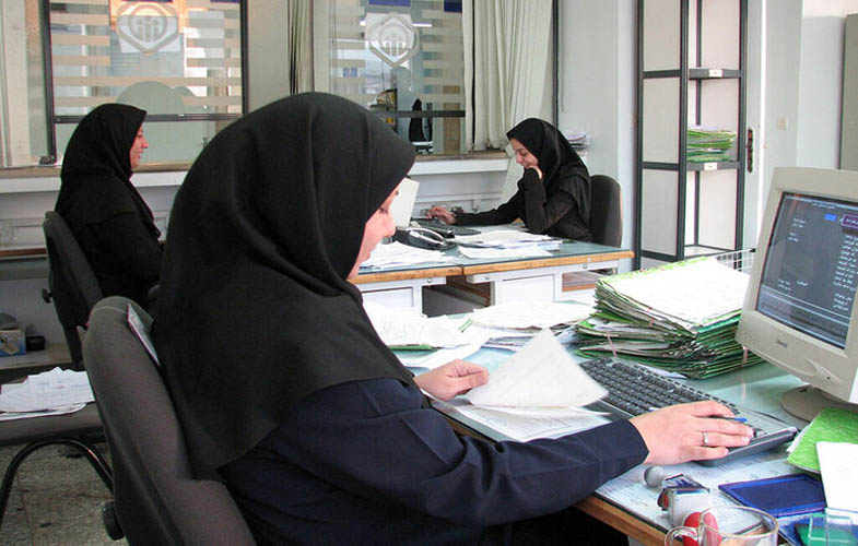 تعدیل و اخراج کارمندان دولت در راه است؟ 1 زن