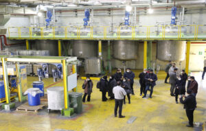 طیف سایپا تنها تولیدکننده رنگهای پایه آب در منطقه است 3 Teiph SAIPA 14041107 3