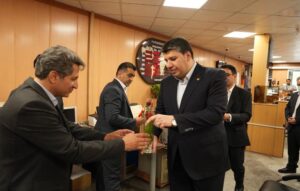 دیدار مدیرعامل بانک صادرات ایران با مشتریان/ بازدید افشین خانی از نقطه آغاز 2 Image 12